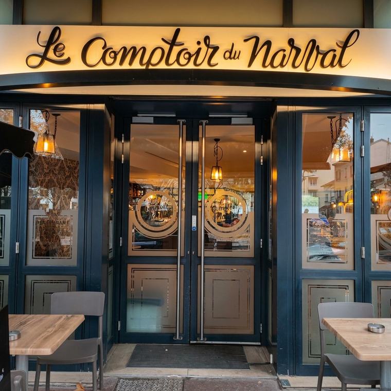 La devanture bleue du Comptoir du Narval