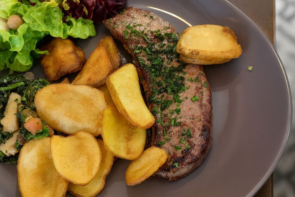 Foie de veau saisi au beurre, pommes de terre